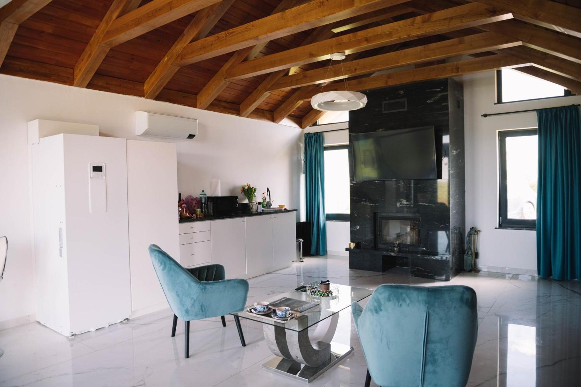 Casa Moderna In Sinteu - Intersectia Intre Modern Si Linistea Naturii Huta Voivozi Exterior photo