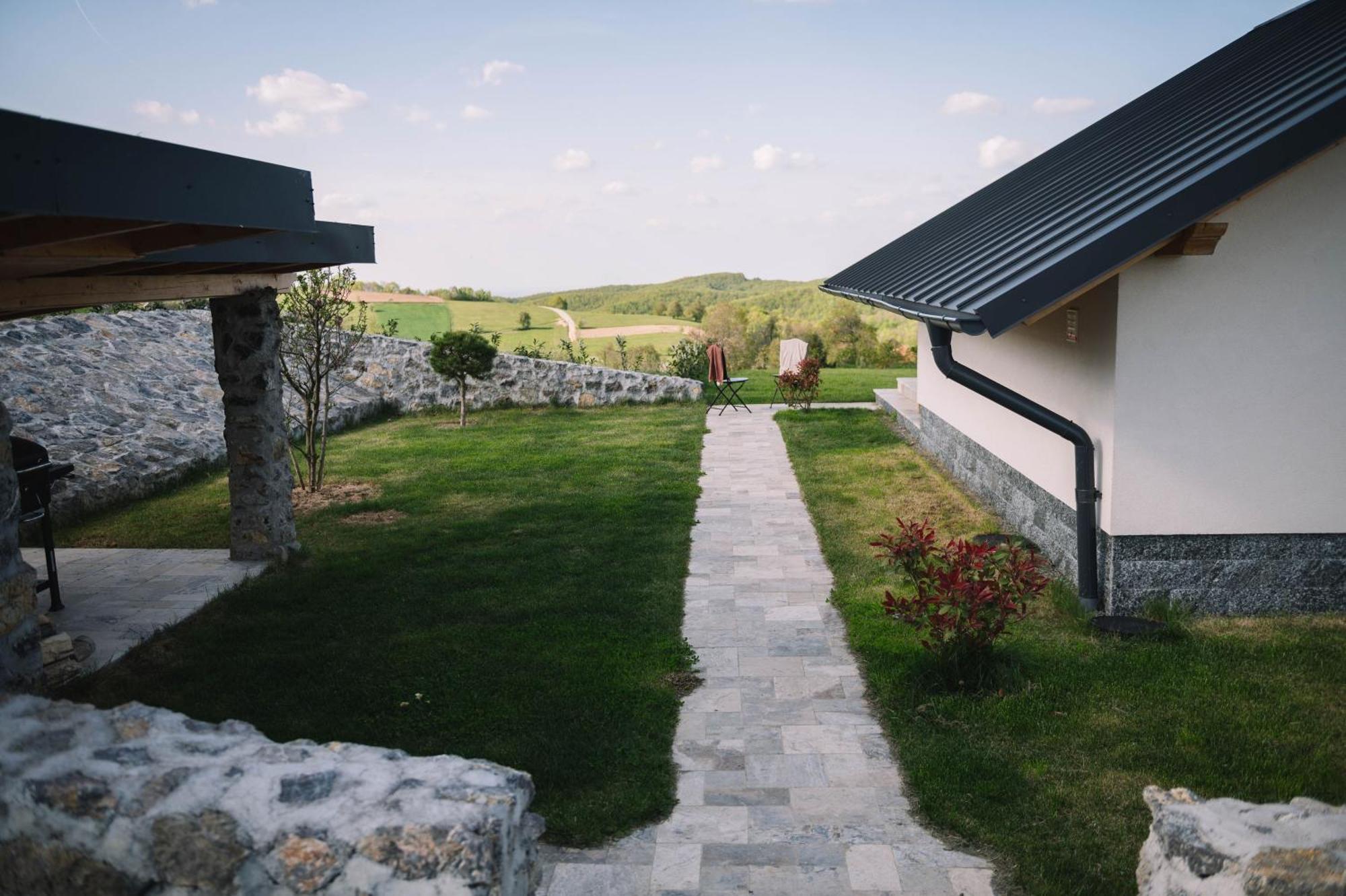Casa Moderna In Sinteu - Intersectia Intre Modern Si Linistea Naturii Huta Voivozi Exterior photo